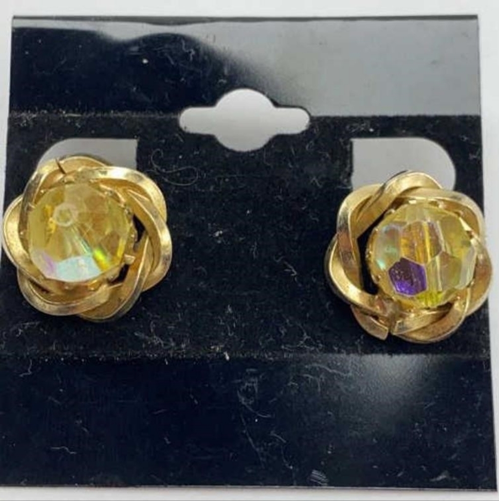 VINTAGE Continental Gold-Tone Clip-on Earrings COLLECTIBLE